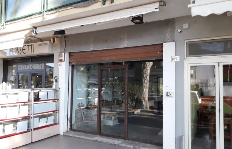Affittasi Negozio in Viale Carducci Affitto Cesenatico Affittasi Negozio in Viale Carducci