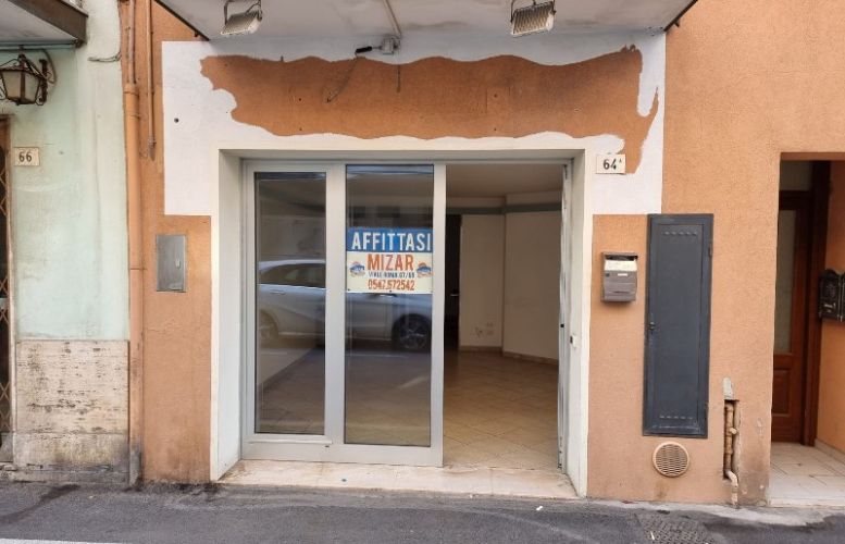 Affittasi negozio in ottima posizione! Affitto Cesenatico Affittasi negozio in ottima posizione!